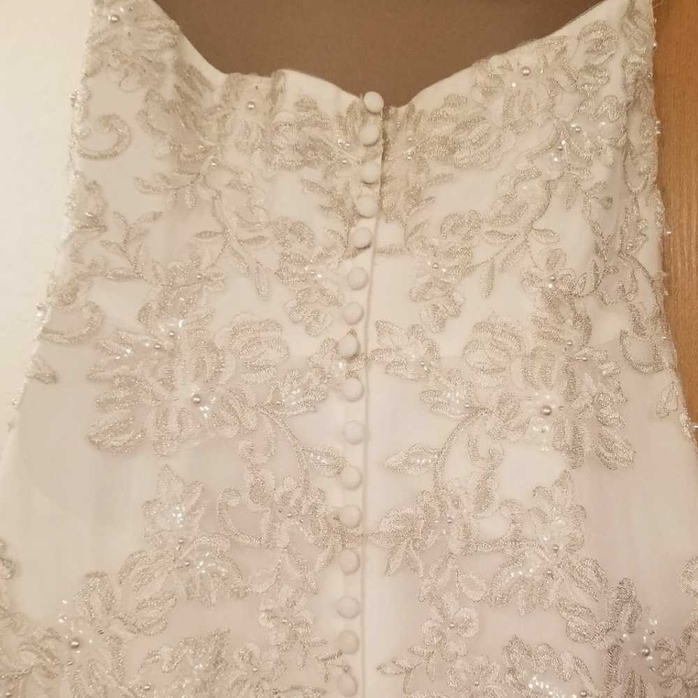 A line wedding dress - Picture 2 of 3